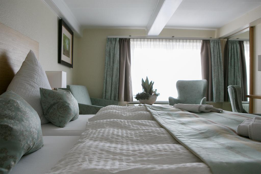 Hotel Neuwarft Altbau Dagebuell Room photo