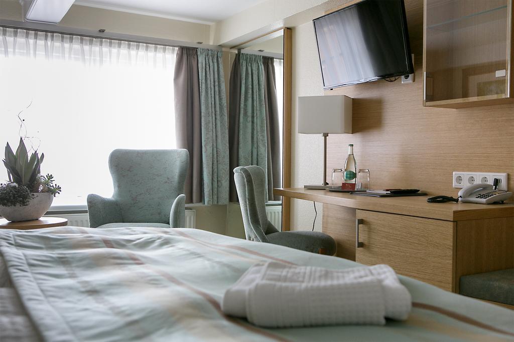 Hotel Neuwarft Altbau Dagebuell Room photo