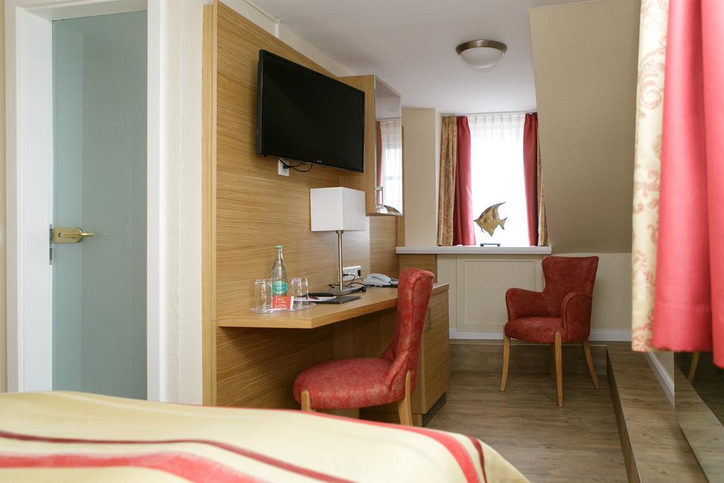 Hotel Neuwarft Altbau Dagebuell Room photo