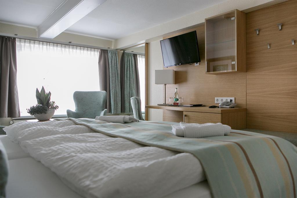 Hotel Neuwarft Altbau Dagebuell Room photo